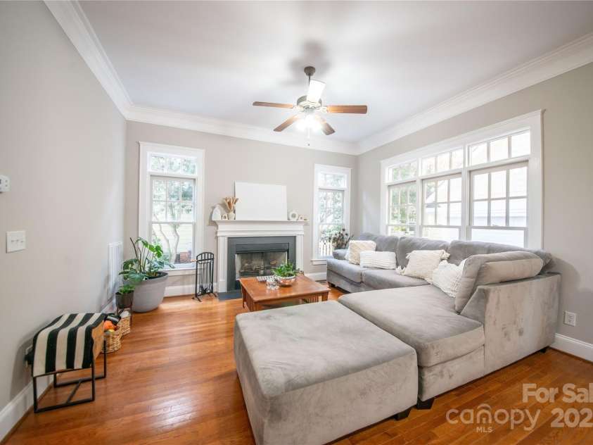 521 Lees Court Street, Charlotte, NC 28211.  MLS# CAR4328746, YatesRealty ID 1768. Living room