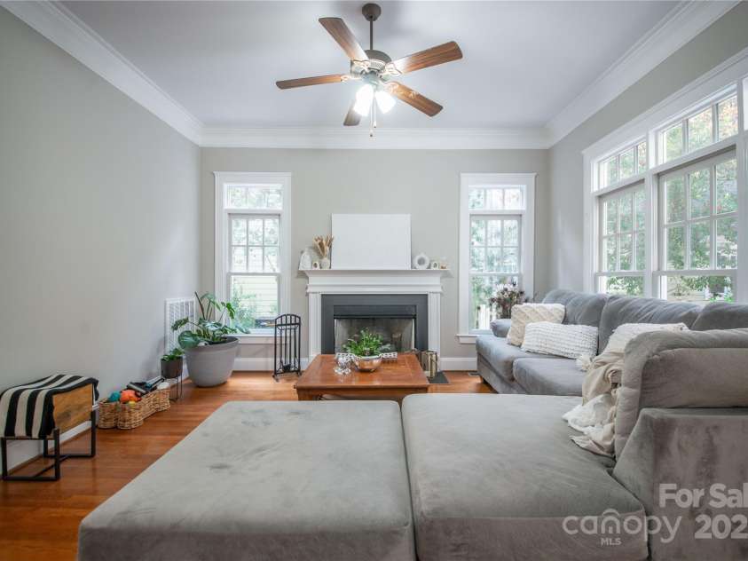 521 Lees Court Street, Charlotte, NC 28211.  MLS# CAR4328746, YatesRealty ID 1768. Living room