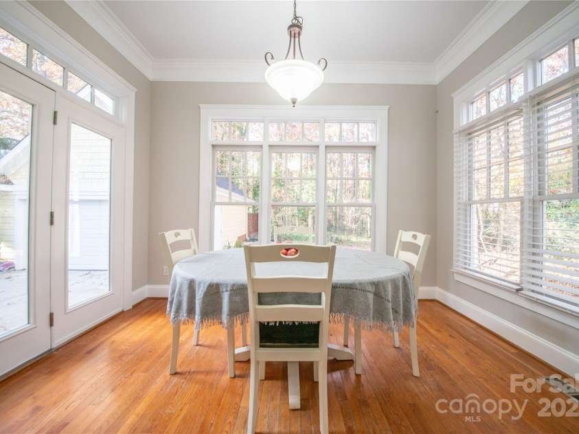 521 Lees Court Street, Charlotte, NC 28211.  MLS# CAR4328746, YatesRealty ID 1768. Sunroom