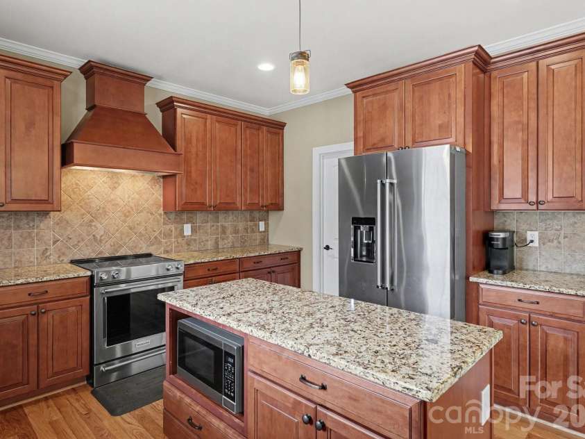 245 Centenary Ridge Drive, Clemmons, NC 27012.  MLS# CAR4365553, YatesRealty ID 17680. 