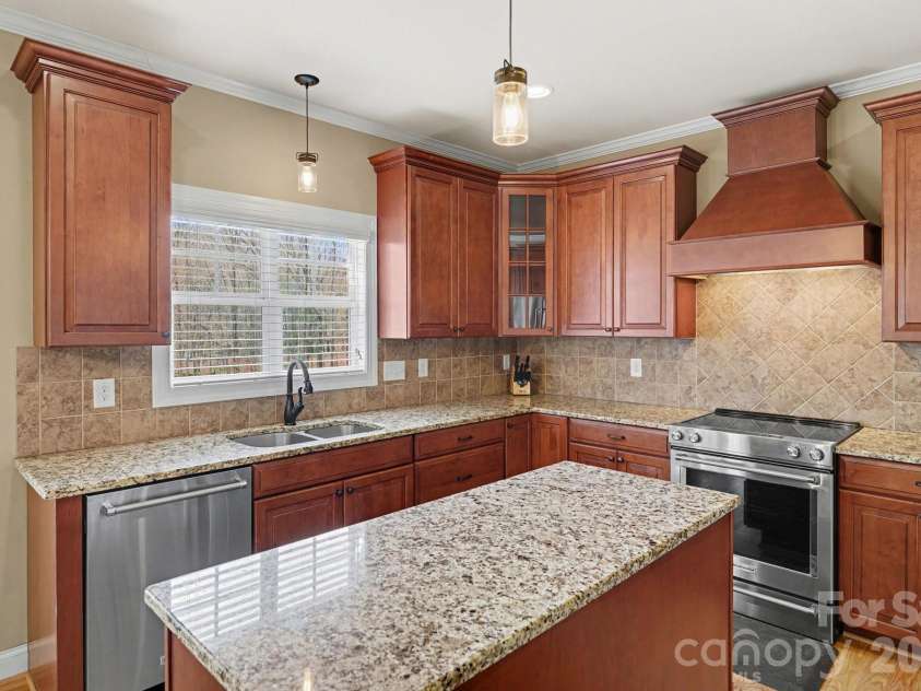 245 Centenary Ridge Drive, Clemmons, NC 27012.  MLS# CAR4365553, YatesRealty ID 17680. 