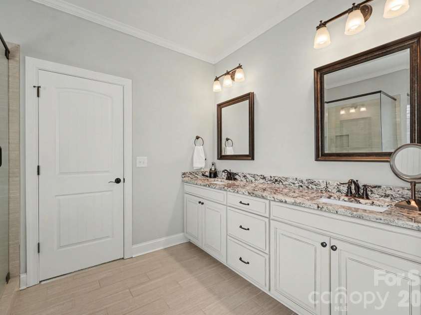 245 Centenary Ridge Drive, Clemmons, NC 27012.  MLS# CAR4365553, YatesRealty ID 17680. 