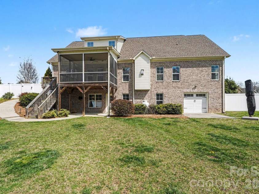 245 Centenary Ridge Drive, Clemmons, NC 27012.  MLS# CAR4365553, YatesRealty ID 17680. 