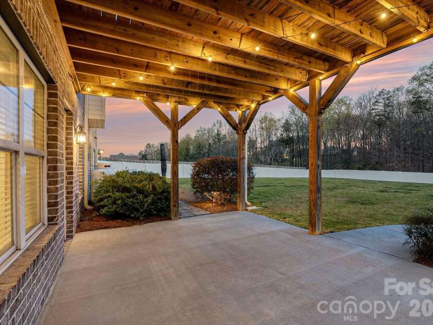 245 Centenary Ridge Drive, Clemmons, NC 27012.  MLS# CAR4365553, YatesRealty ID 17680. 