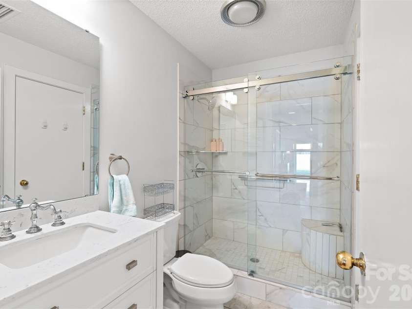 301 Lake Club Drive, Rock Hill, SC 29732.  MLS# CAR4374599, YatesRealty ID 17681. Ensuite for second BR
