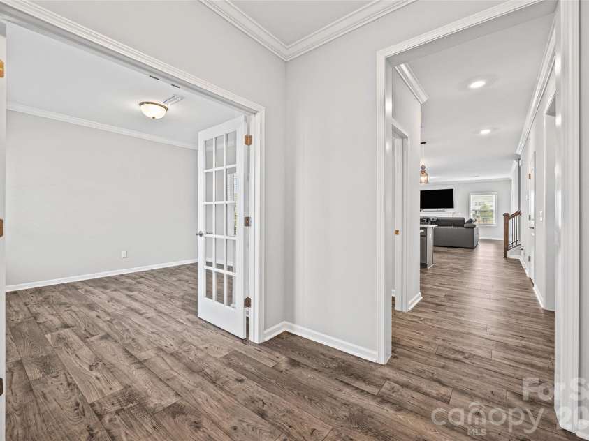 12000 Sam Snead Court, Lancaster, SC 29720.  MLS# CAR4375103, YatesRealty ID 17684. Entryway