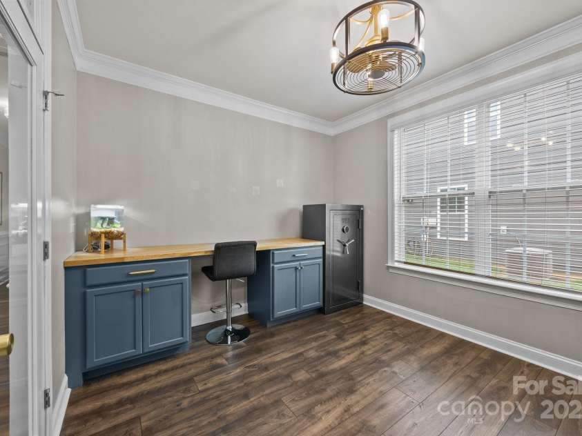 291 Preston Road, Mooresville, NC 28117.  MLS# CAR4246533, YatesRealty ID 17685. Flex room