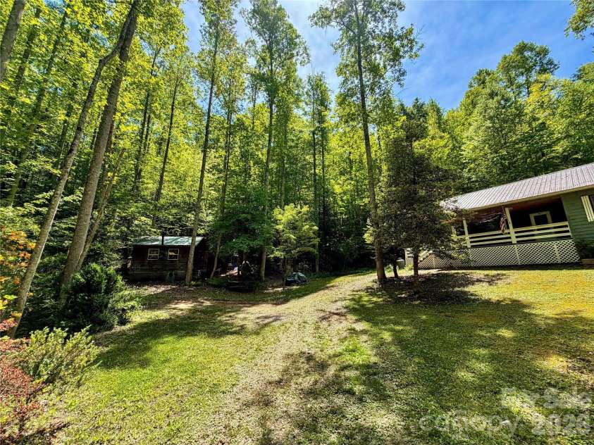 175 Cougar Lane, Whittier, NC 28789.  MLS# CAR4375470, YatesRealty ID 17686. 