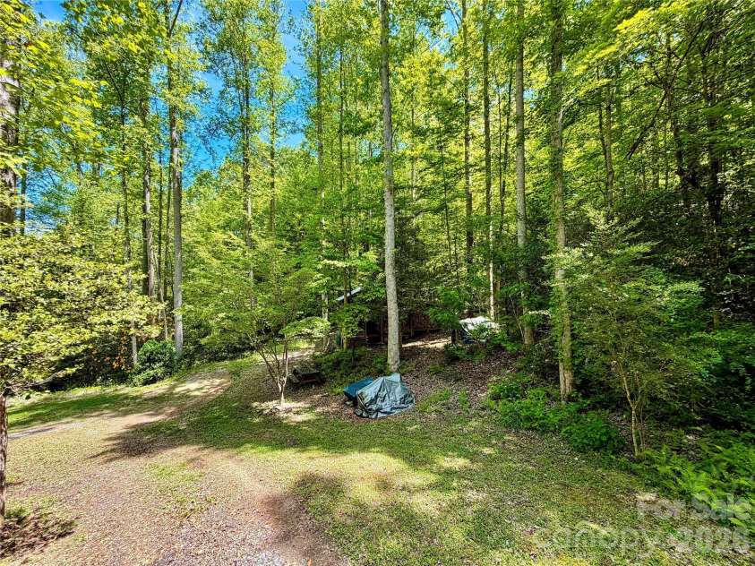 175 Cougar Lane, Whittier, NC 28789.  MLS# CAR4375470, YatesRealty ID 17686. 