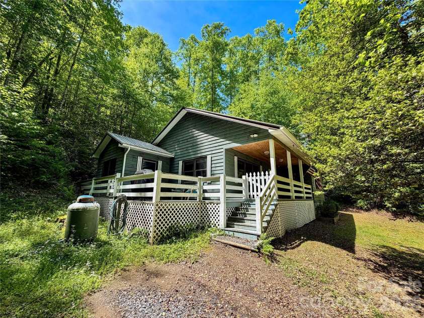 175 Cougar Lane, Whittier, NC 28789.  MLS# CAR4375470, YatesRealty ID 17686. 