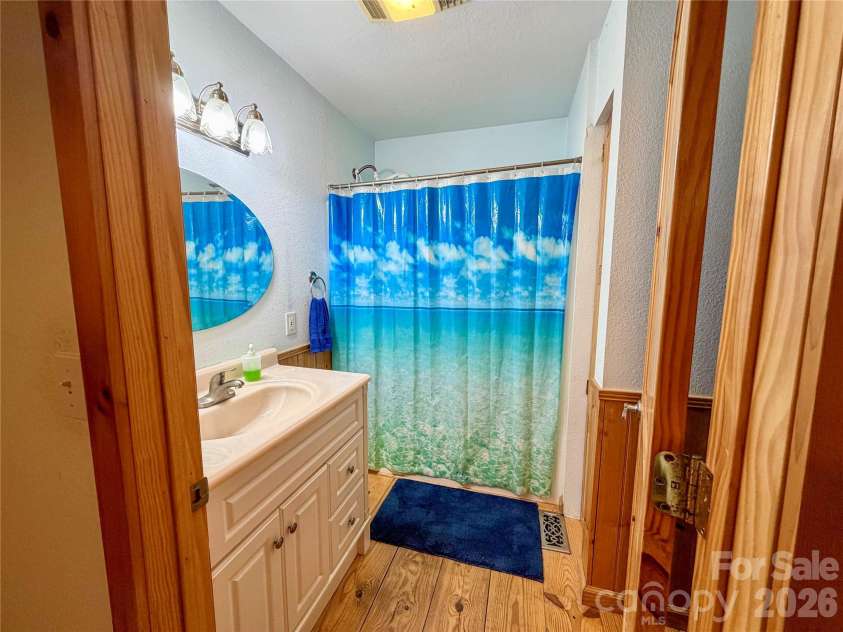 175 Cougar Lane, Whittier, NC 28789.  MLS# CAR4375470, YatesRealty ID 17686. Full Hall Bath