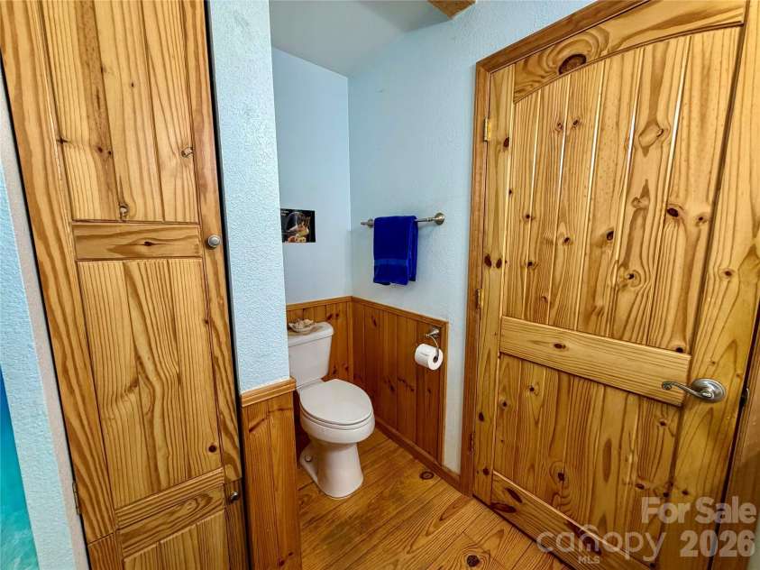 175 Cougar Lane, Whittier, NC 28789.  MLS# CAR4375470, YatesRealty ID 17686. Full Hall Bath