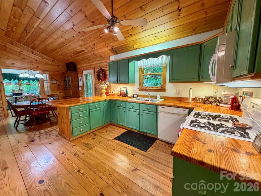 175 Cougar Lane, Whittier, NC 28789.  MLS# CAR4375470, YatesRealty ID 17686. Kitchen and Dining Area