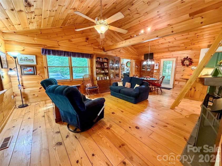 175 Cougar Lane, Whittier, NC 28789.  MLS# CAR4375470, YatesRealty ID 17686. Living Space