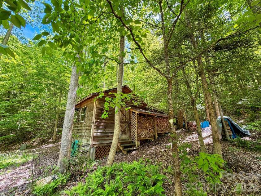 175 Cougar Lane, Whittier, NC 28789.  MLS# CAR4375470, YatesRealty ID 17686. Workshop