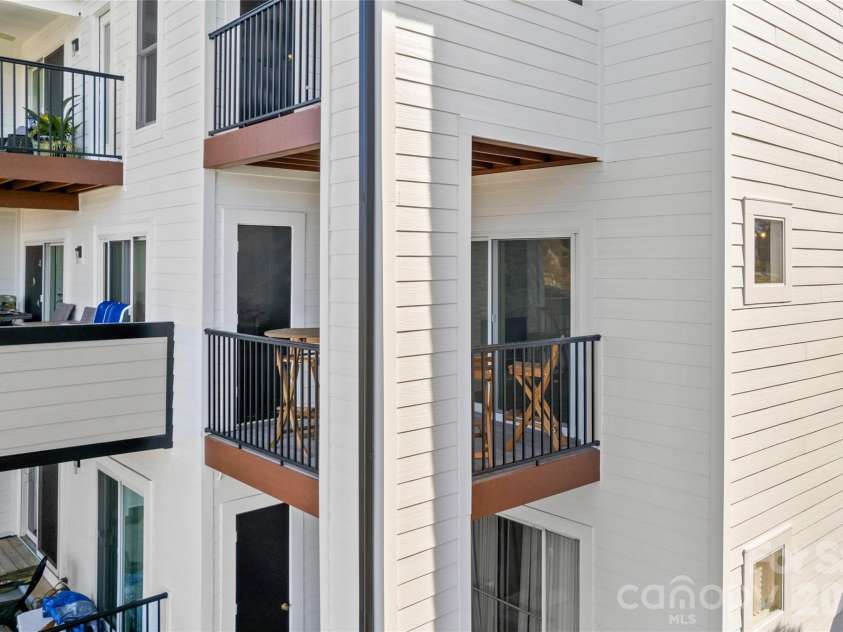 18729 Vineyard Point Lane, Cornelius, NC 28031.  MLS# CAR4344538, YatesRealty ID 17687. 