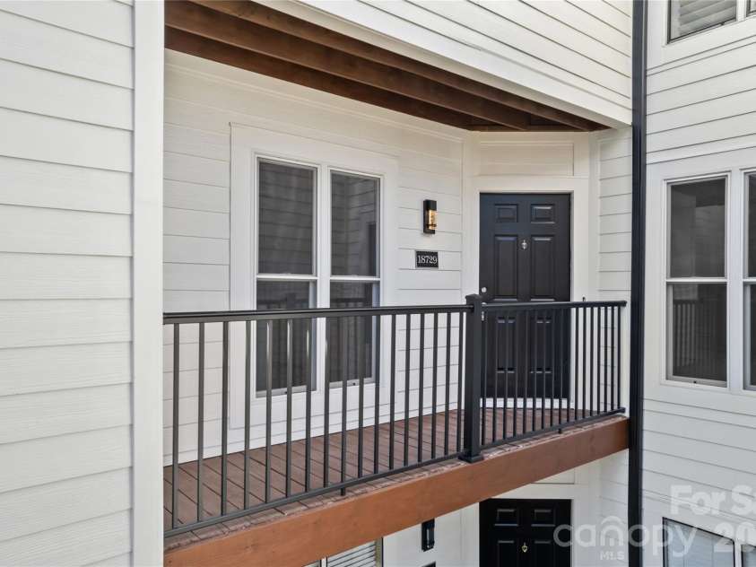 18729 Vineyard Point Lane, Cornelius, NC 28031.  MLS# CAR4344538, YatesRealty ID 17687. 