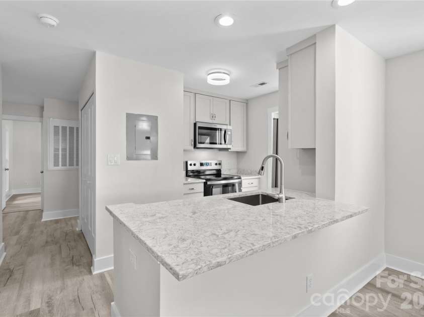 18729 Vineyard Point Lane, Cornelius, NC 28031.  MLS# CAR4344538, YatesRealty ID 17687. 