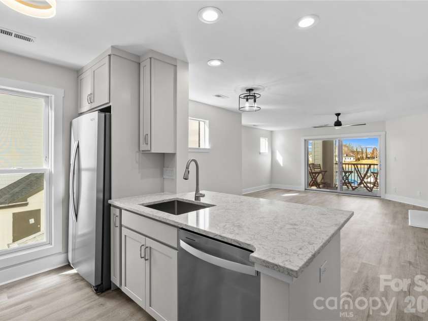 18729 Vineyard Point Lane, Cornelius, NC 28031.  MLS# CAR4344538, YatesRealty ID 17687. 
