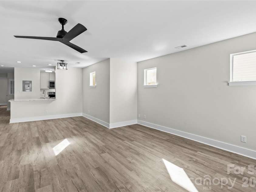 18729 Vineyard Point Lane, Cornelius, NC 28031.  MLS# CAR4344538, YatesRealty ID 17687. 