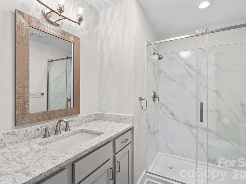 18729 Vineyard Point Lane, Cornelius, NC 28031.  MLS# CAR4344538, YatesRealty ID 17687. Primary bathroom