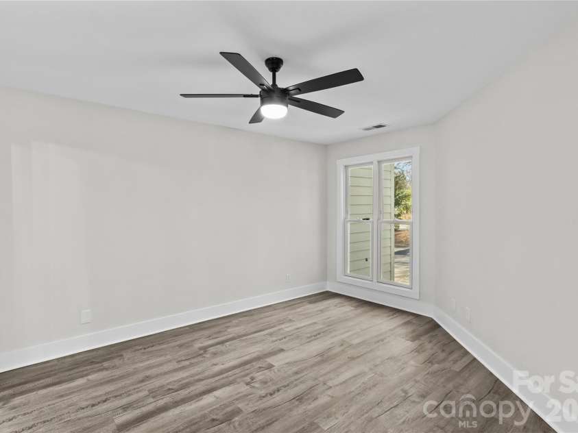 18729 Vineyard Point Lane, Cornelius, NC 28031.  MLS# CAR4344538, YatesRealty ID 17687. Primary bedroom