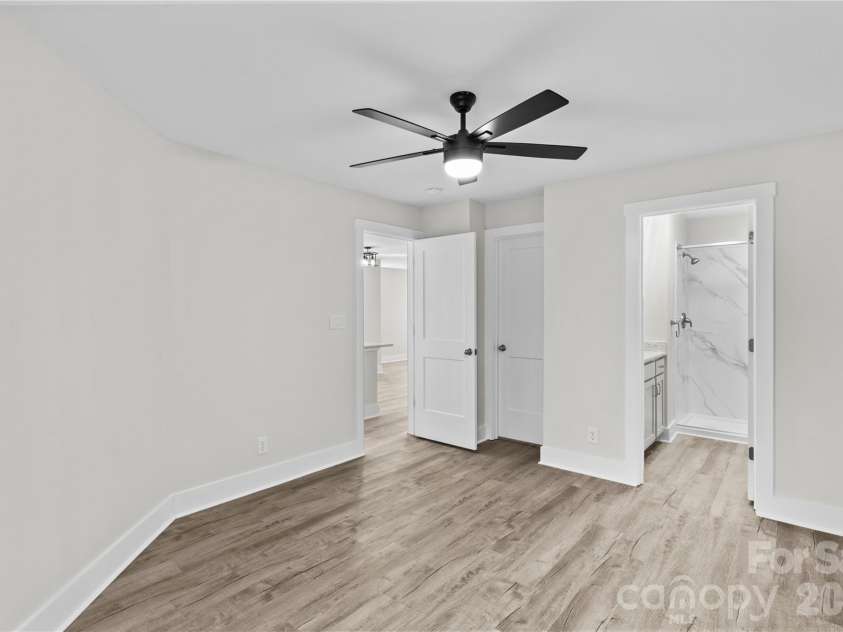 18729 Vineyard Point Lane, Cornelius, NC 28031.  MLS# CAR4344538, YatesRealty ID 17687. Primary bedroom