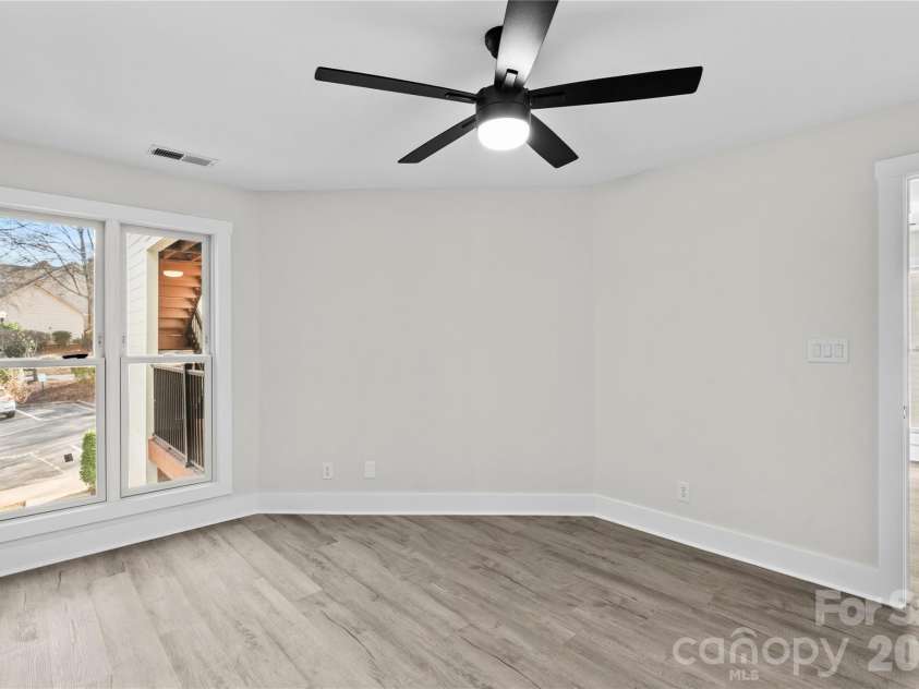 18729 Vineyard Point Lane, Cornelius, NC 28031.  MLS# CAR4344538, YatesRealty ID 17687. Primary bedroom