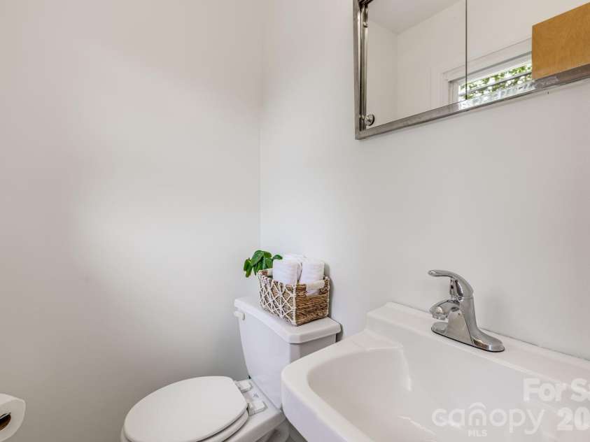 18 Compton Drive, Asheville, NC 28806.  MLS# CAR4343656, YatesRealty ID 17688. 1/2 bath off Primary