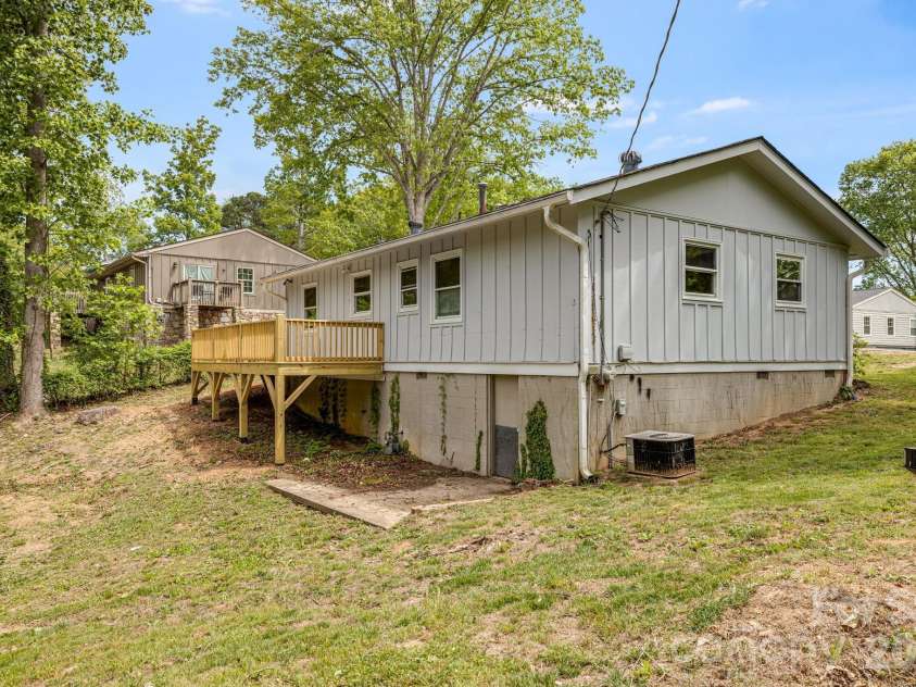 18 Compton Drive, Asheville, NC 28806.  MLS# CAR4343656, YatesRealty ID 17688. Back yard area