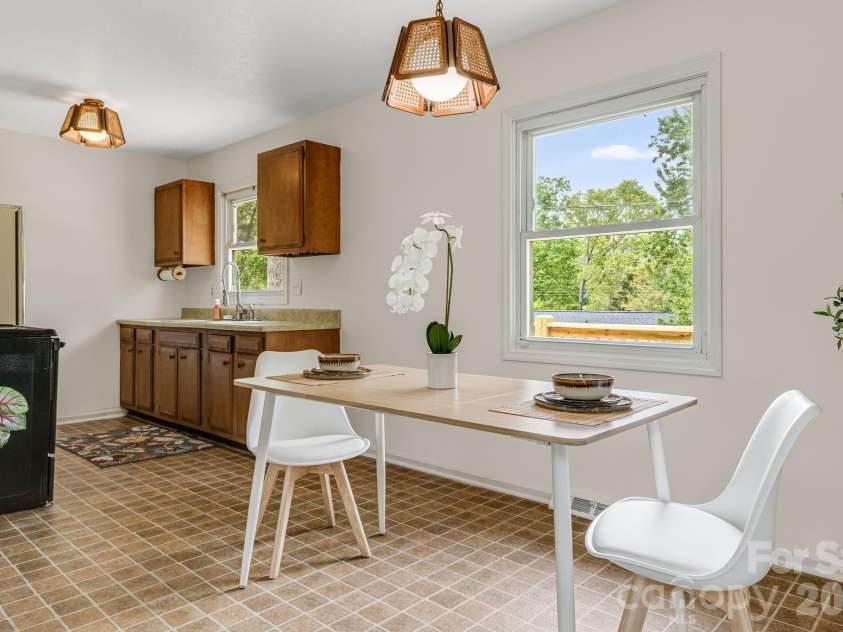 18 Compton Drive, Asheville, NC 28806.  MLS# CAR4343656, YatesRealty ID 17688. Dining area and kitchen
