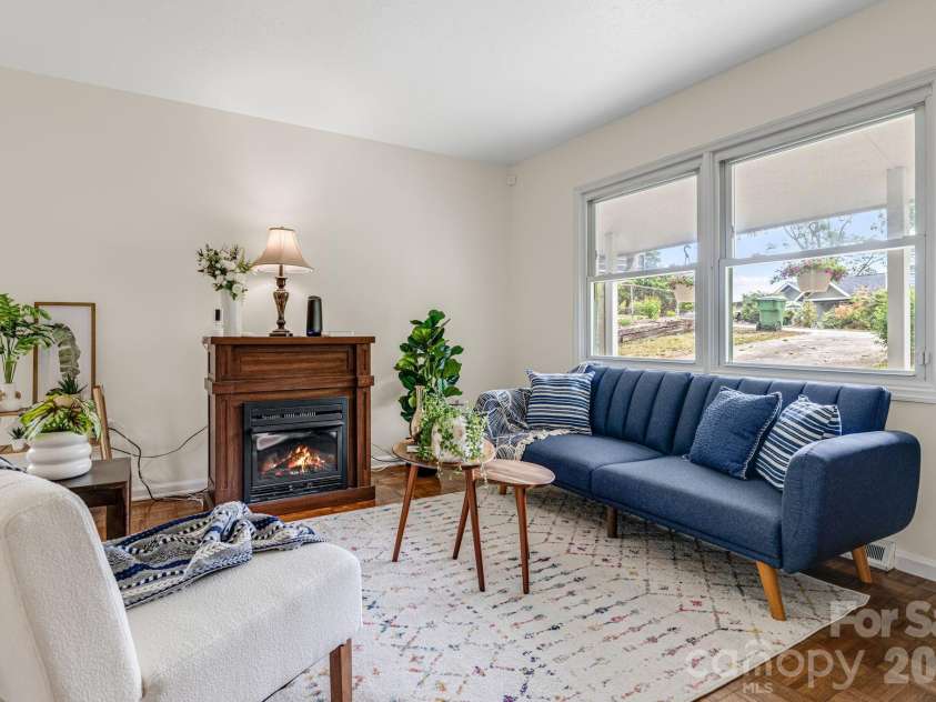 18 Compton Drive, Asheville, NC 28806.  MLS# CAR4343656, YatesRealty ID 17688. Fresh paint throughout the interior