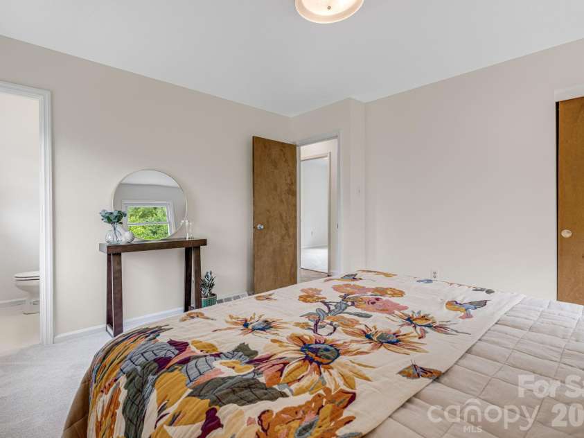 18 Compton Drive, Asheville, NC 28806.  MLS# CAR4343656, YatesRealty ID 17688. Primary Suite