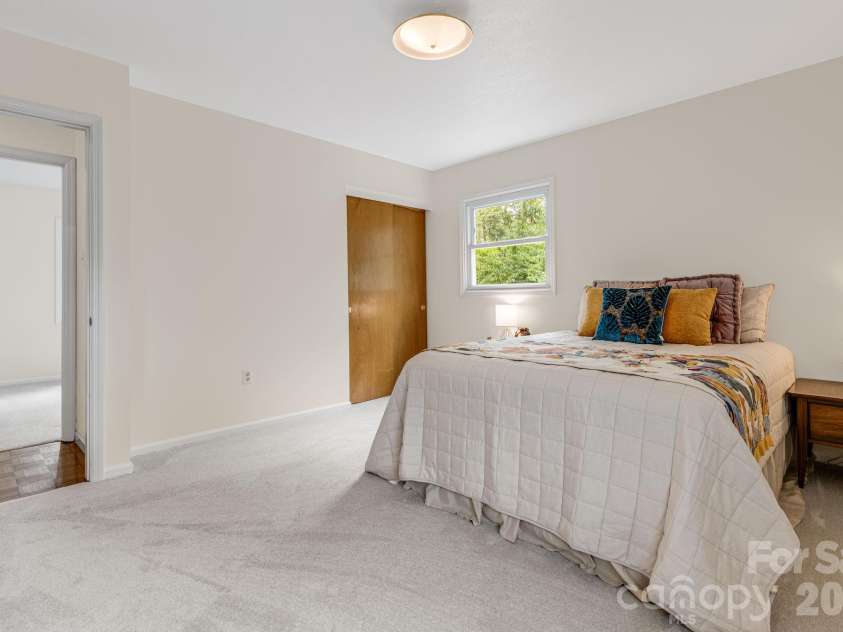 18 Compton Drive, Asheville, NC 28806.  MLS# CAR4343656, YatesRealty ID 17688. Spacious Primary Suite