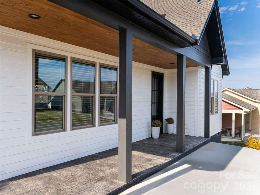 1031 Hillside Ridge Road, Candler, NC 28715.  MLS# CAR4353961, YatesRealty ID 17689. 