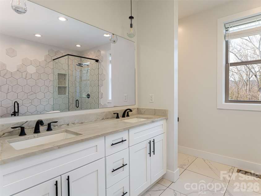 1031 Hillside Ridge Road, Candler, NC 28715.  MLS# CAR4353961, YatesRealty ID 17689. 