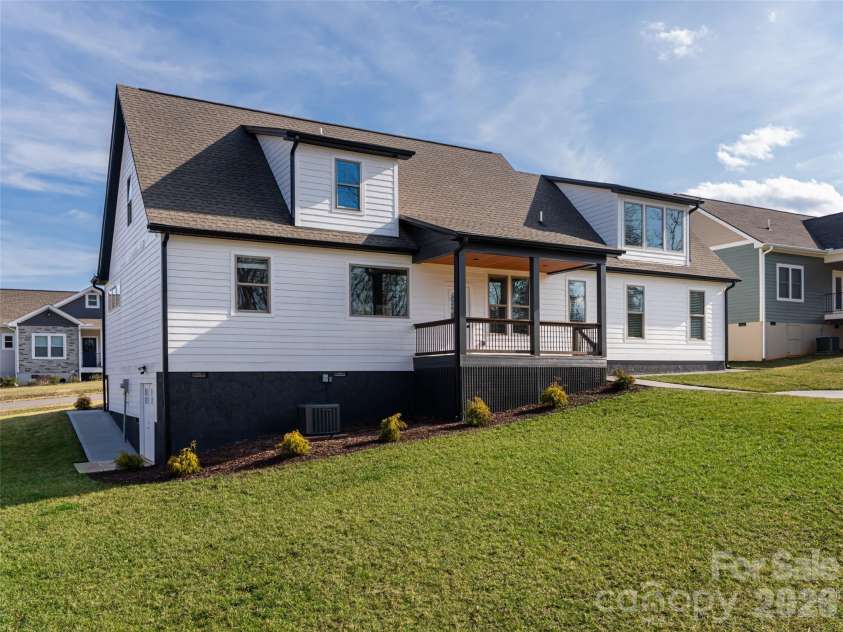 1031 Hillside Ridge Road, Candler, NC 28715.  MLS# CAR4353961, YatesRealty ID 17689. 