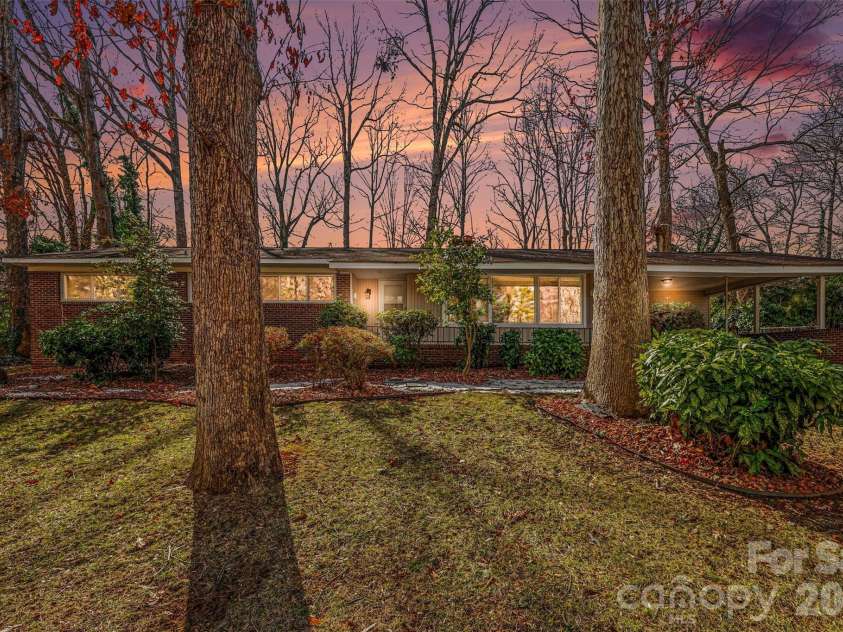 2701 Thomas Trail, Gastonia, NC 28054.  MLS# CAR4344698, YatesRealty ID 1769. 