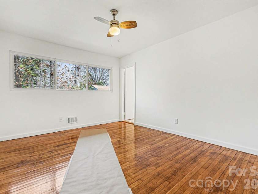 2701 Thomas Trail, Gastonia, NC 28054.  MLS# CAR4344698, YatesRealty ID 1769. 