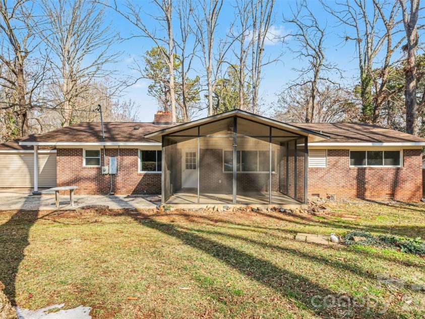 2701 Thomas Trail, Gastonia, NC 28054.  MLS# CAR4344698, YatesRealty ID 1769. 