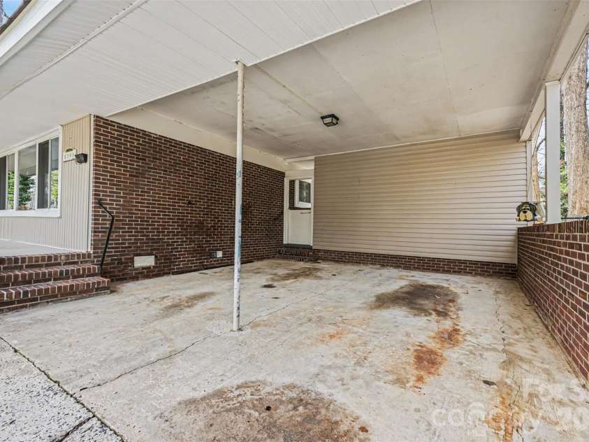2701 Thomas Trail, Gastonia, NC 28054.  MLS# CAR4344698, YatesRealty ID 1769. 