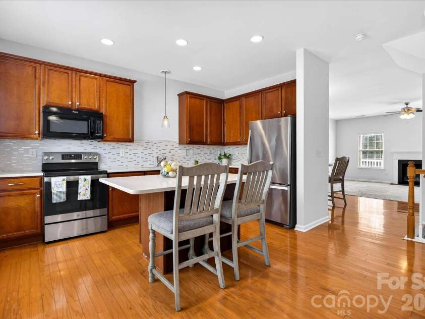 2009 Cambridge Beltway Drive, Charlotte, NC 28273.  MLS# CAR4353480, YatesRealty ID 17690. 