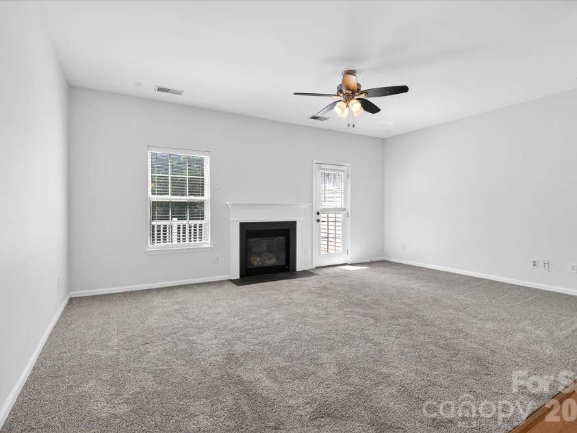 2009 Cambridge Beltway Drive, Charlotte, NC 28273.  MLS# CAR4353480, YatesRealty ID 17690. 