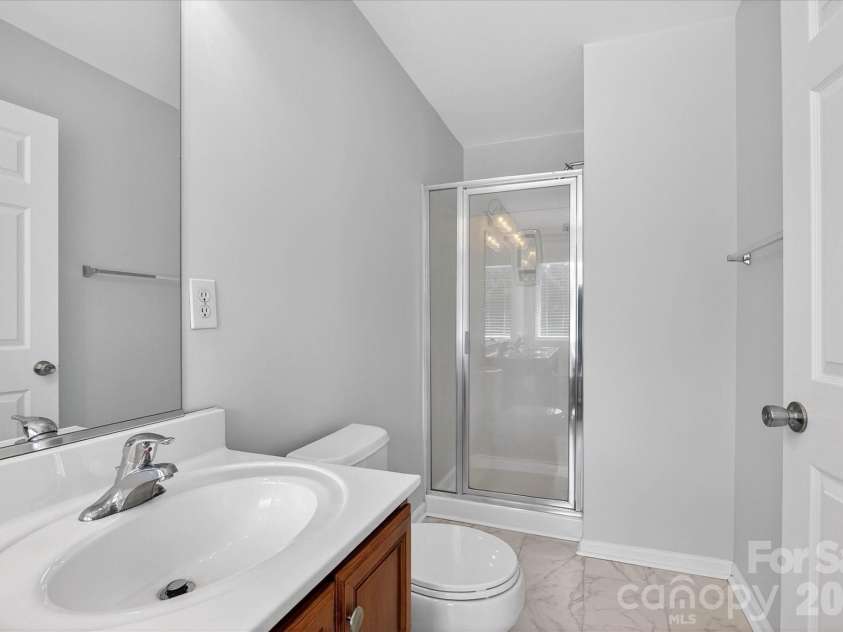 2009 Cambridge Beltway Drive, Charlotte, NC 28273.  MLS# CAR4353480, YatesRealty ID 17690. 