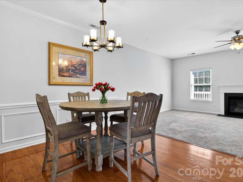 2009 Cambridge Beltway Drive, Charlotte, NC 28273.  MLS# CAR4353480, YatesRealty ID 17690. Dinning Room