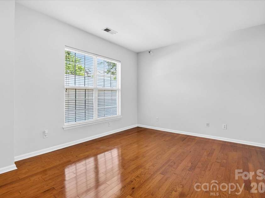 2009 Cambridge Beltway Drive, Charlotte, NC 28273.  MLS# CAR4353480, YatesRealty ID 17690. Flex Space, Second Living Room