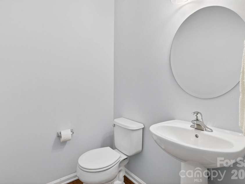 2009 Cambridge Beltway Drive, Charlotte, NC 28273.  MLS# CAR4353480, YatesRealty ID 17690. Half Bathroom