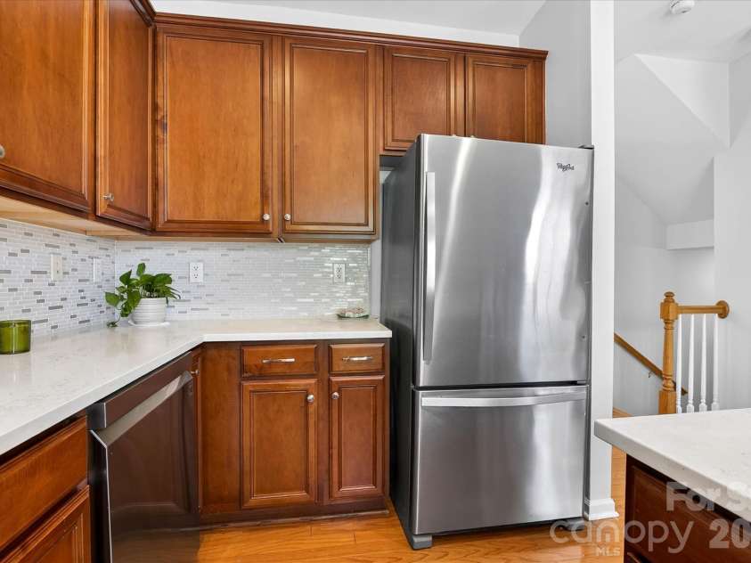 2009 Cambridge Beltway Drive, Charlotte, NC 28273.  MLS# CAR4353480, YatesRealty ID 17690. Kitchen