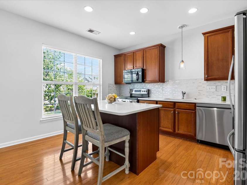 2009 Cambridge Beltway Drive, Charlotte, NC 28273.  MLS# CAR4353480, YatesRealty ID 17690. Kitchen