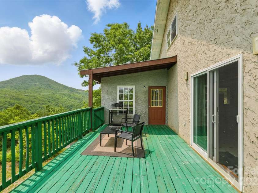 33 Faholoa Ridge Road, Black Mountain, NC 28711.  MLS# CAR4263286, YatesRealty ID 17690. Deck